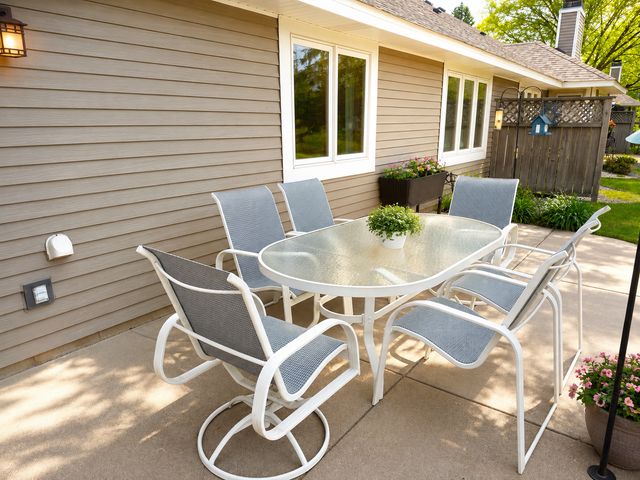 5690 Dunlap Avenue N, Shoreview, MN 55126