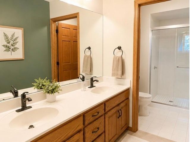 5690 Dunlap Avenue N, Shoreview, MN 55126