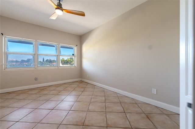 2225 NE 123rd St 215, North Miami, FL 33181