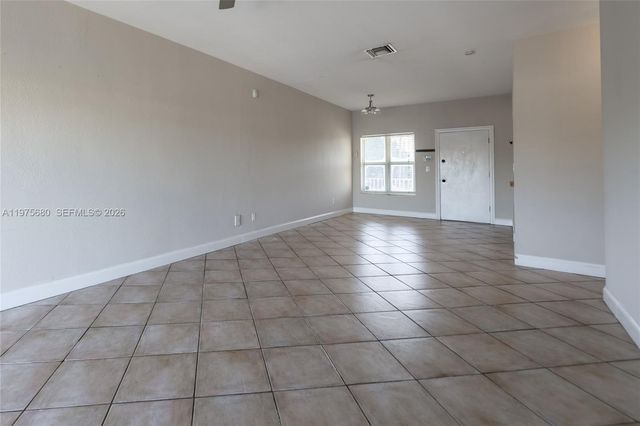 2225 NE 123rd St 215, North Miami, FL 33181