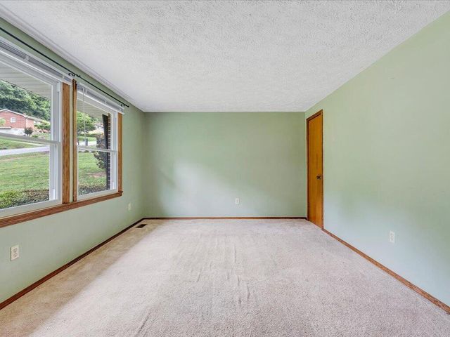 82 Forest Hill DR, Collinsville, VA 24078
