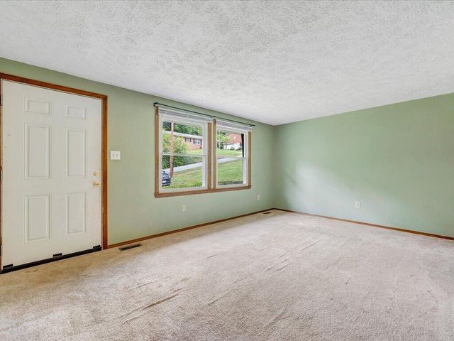 82 Forest Hill DR, Collinsville, VA 24078