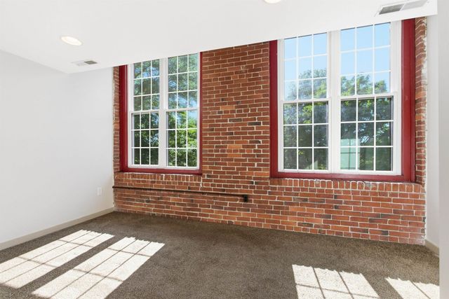 470 Silver St Apt 209, Manchester, NH 03103