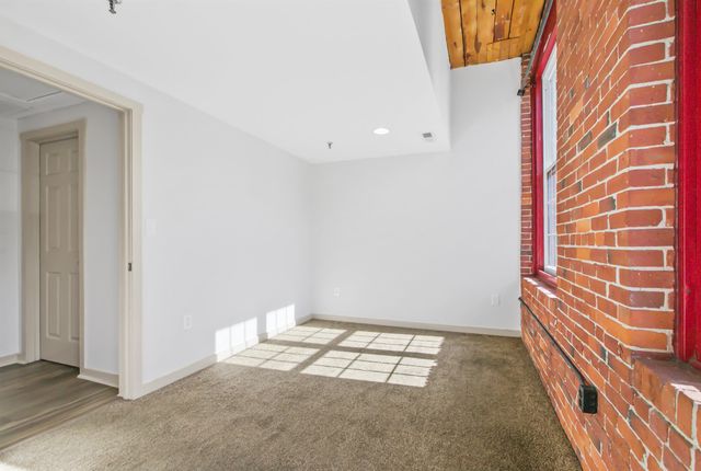470 Silver St Apt 209, Manchester, NH 03103
