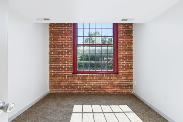 470 Silver St Apt 209, Manchester, NH 03103