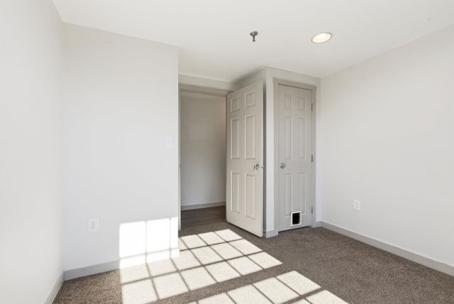 470 Silver St Apt 209, Manchester, NH 03103