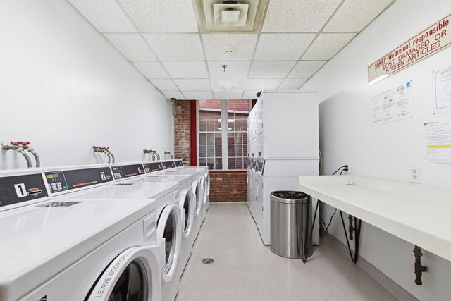 470 Silver St Apt 209, Manchester, NH 03103