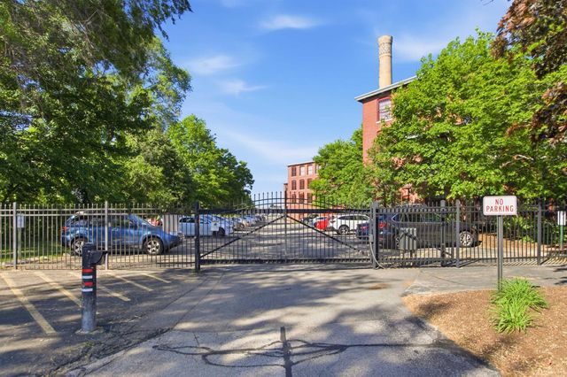 470 Silver St Apt 209, Manchester, NH 03103