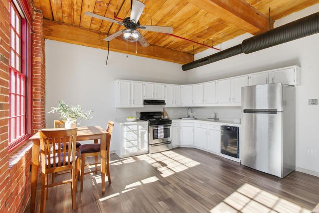 470 Silver St Apt 209, Manchester, NH 03103