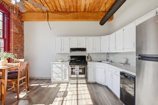 470 Silver St Apt 209, Manchester, NH 03103