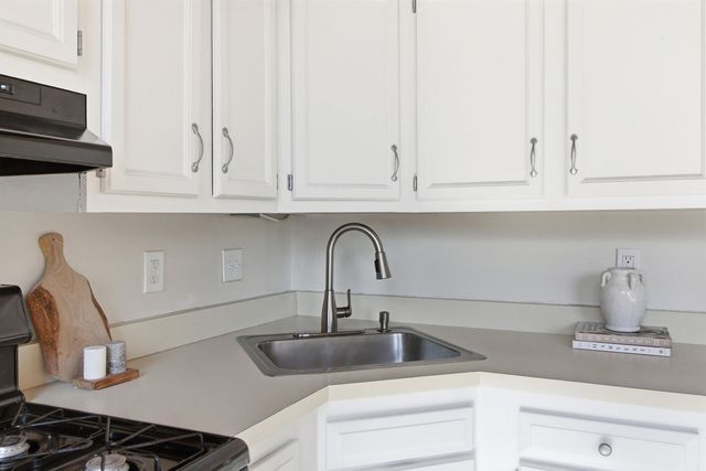 470 Silver St Apt 209, Manchester, NH 03103