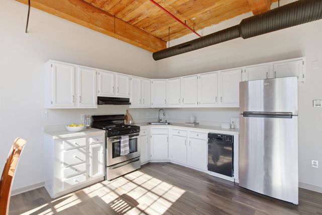 470 Silver St Apt 209, Manchester, NH 03103