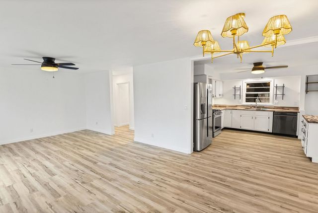 105 Hickory Grove Road, Salem, IL 62881