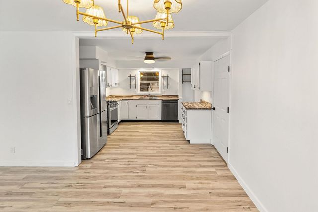 105 Hickory Grove Road, Salem, IL 62881