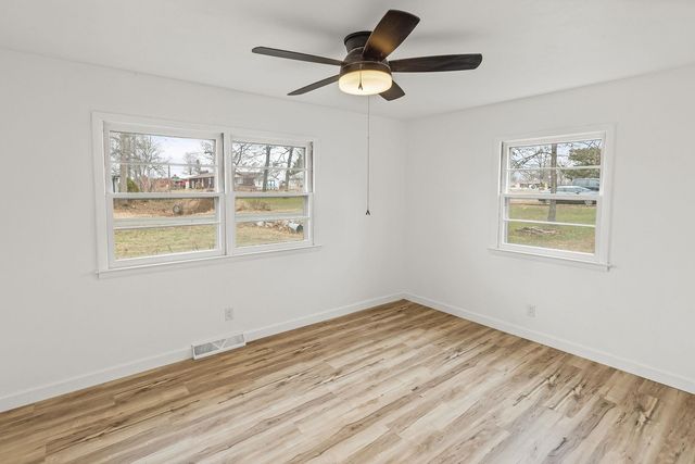 105 Hickory Grove Road, Salem, IL 62881