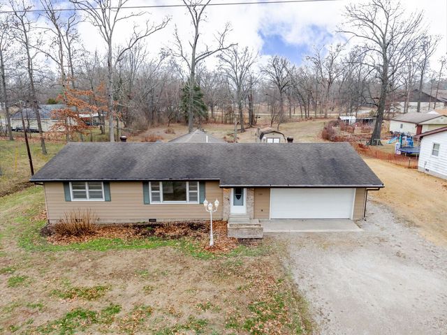 105 Hickory Grove Road, Salem, IL 62881