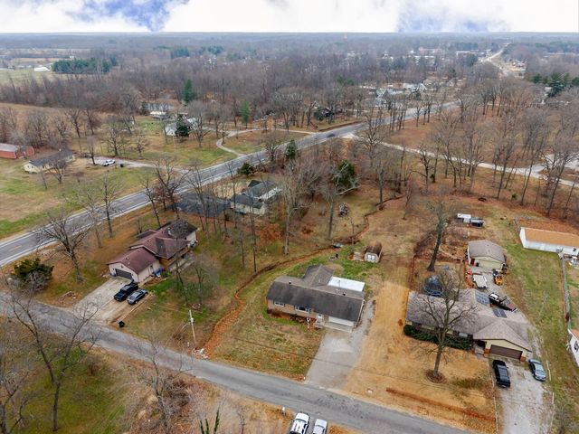 105 Hickory Grove Road, Salem, IL 62881