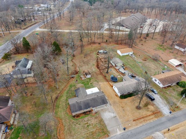 105 Hickory Grove Road, Salem, IL 62881