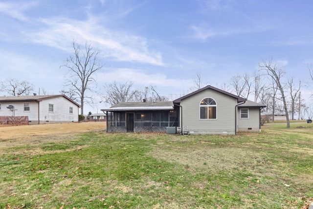 105 Hickory Grove Road, Salem, IL 62881