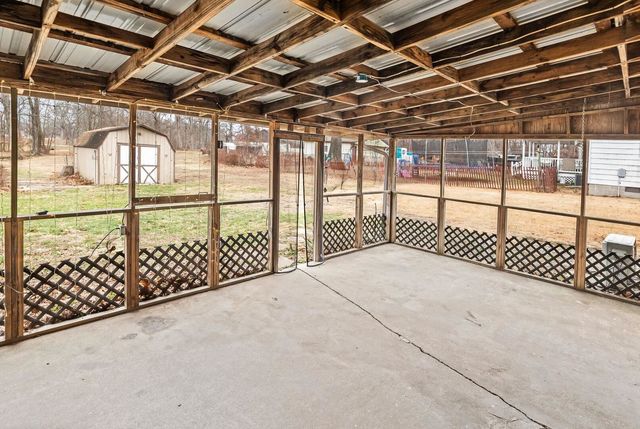 105 Hickory Grove Road, Salem, IL 62881