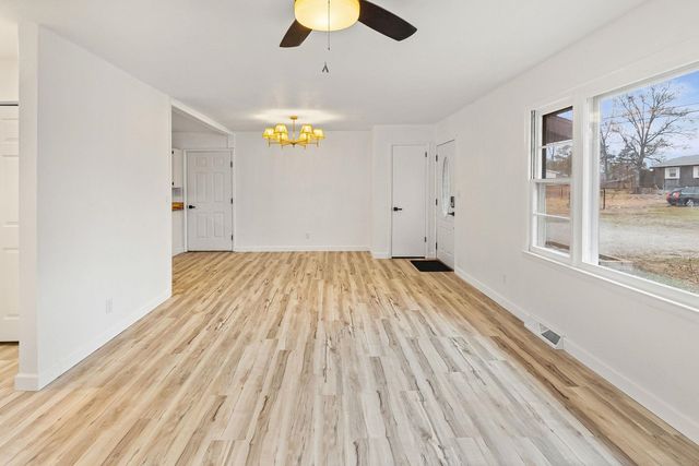 105 Hickory Grove Road, Salem, IL 62881