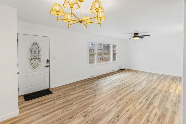 105 Hickory Grove Road, Salem, IL 62881