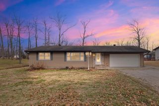 105 Hickory Grove Road, Salem, IL 62881