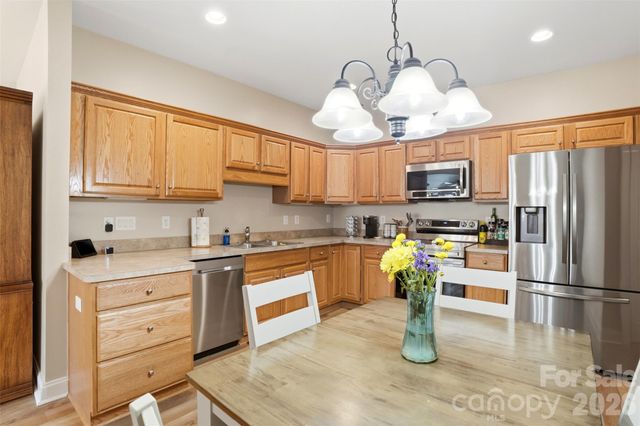 2118 N Castle Court, Matthews, NC 28105