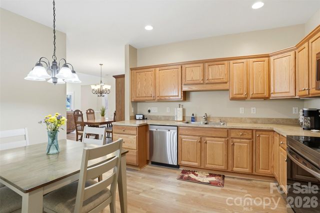 2118 N Castle Court, Matthews, NC 28105
