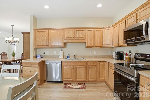 2118 N Castle Court, Matthews, NC 28105
