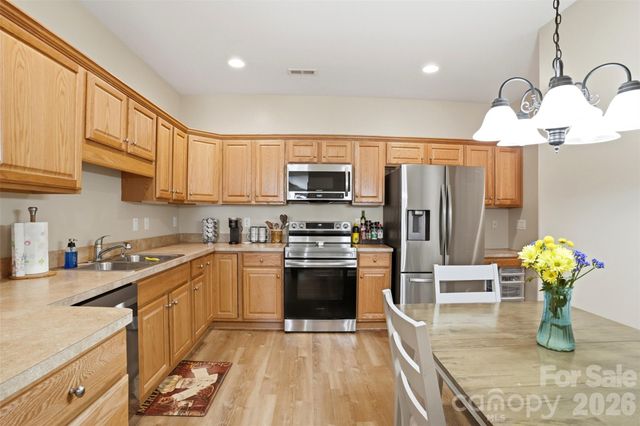 2118 N Castle Court, Matthews, NC 28105