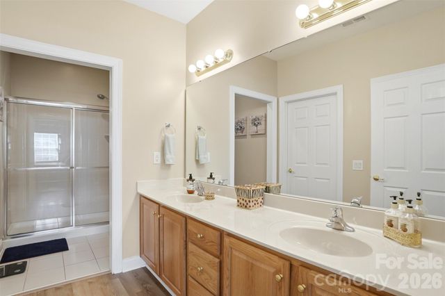 2118 N Castle Court, Matthews, NC 28105