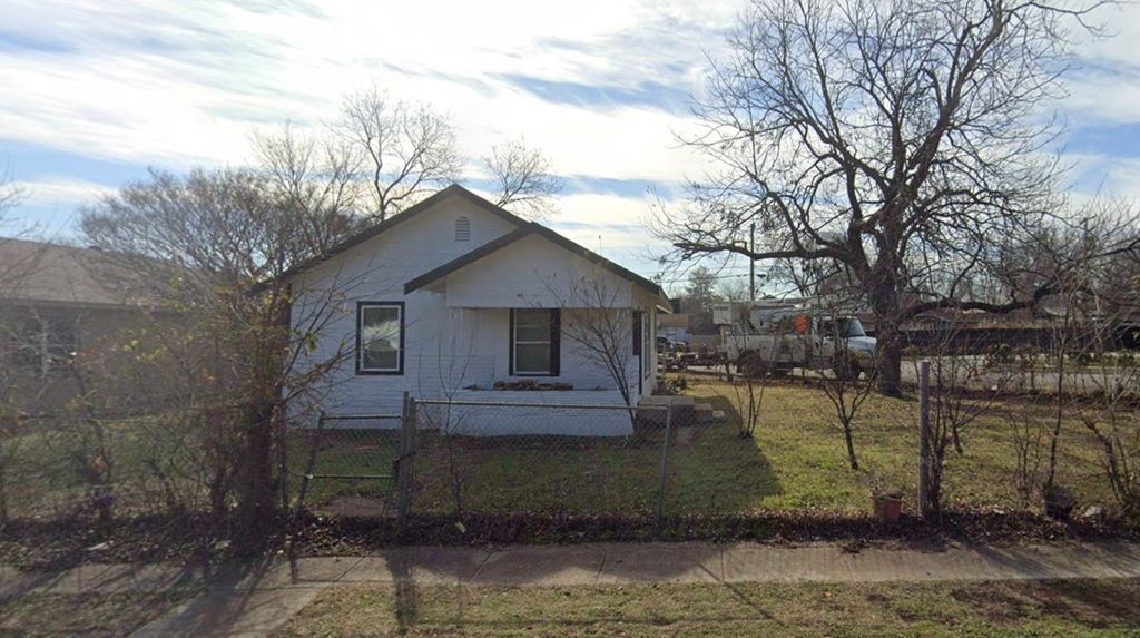 1466 E Myrtle Street, Fort Worth, TX 76104
