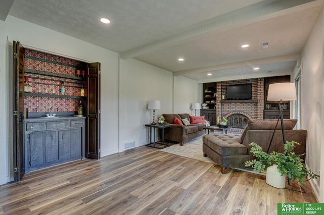 14048 Pierce Street, Omaha, NE 68144