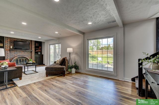 14048 Pierce Street, Omaha, NE 68144
