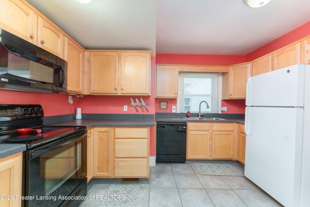 1823 Delevan Avenue, Lansing, MI 48910