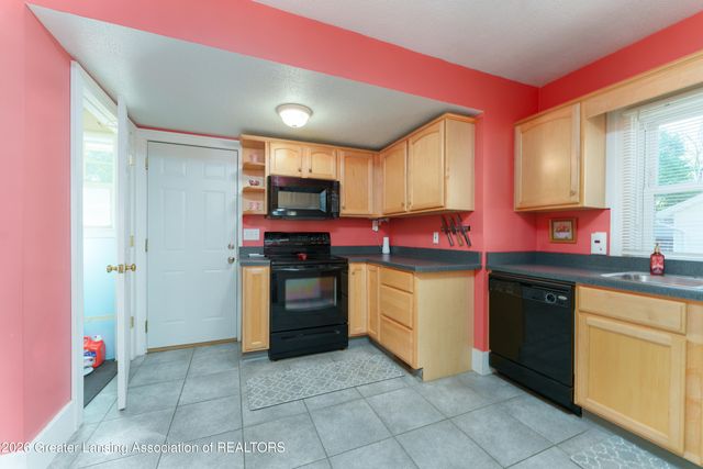 1823 Delevan Avenue, Lansing, MI 48910