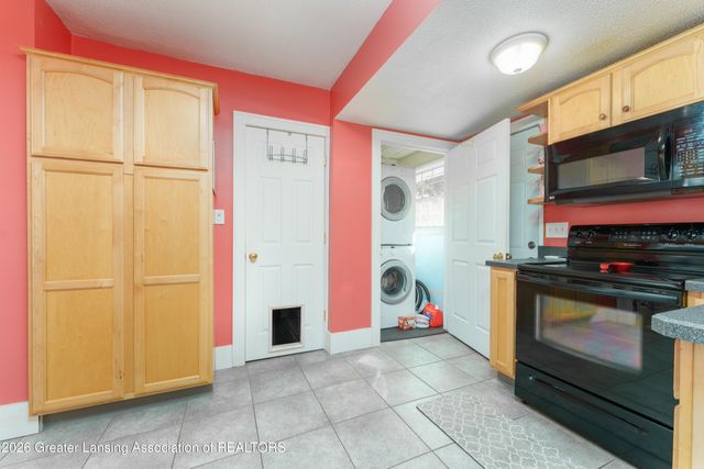 1823 Delevan Avenue, Lansing, MI 48910