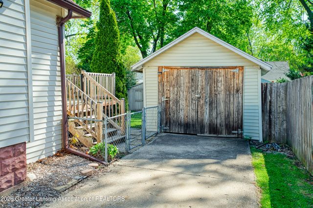 1823 Delevan Avenue, Lansing, MI 48910