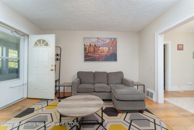 1823 Delevan Avenue, Lansing, MI 48910