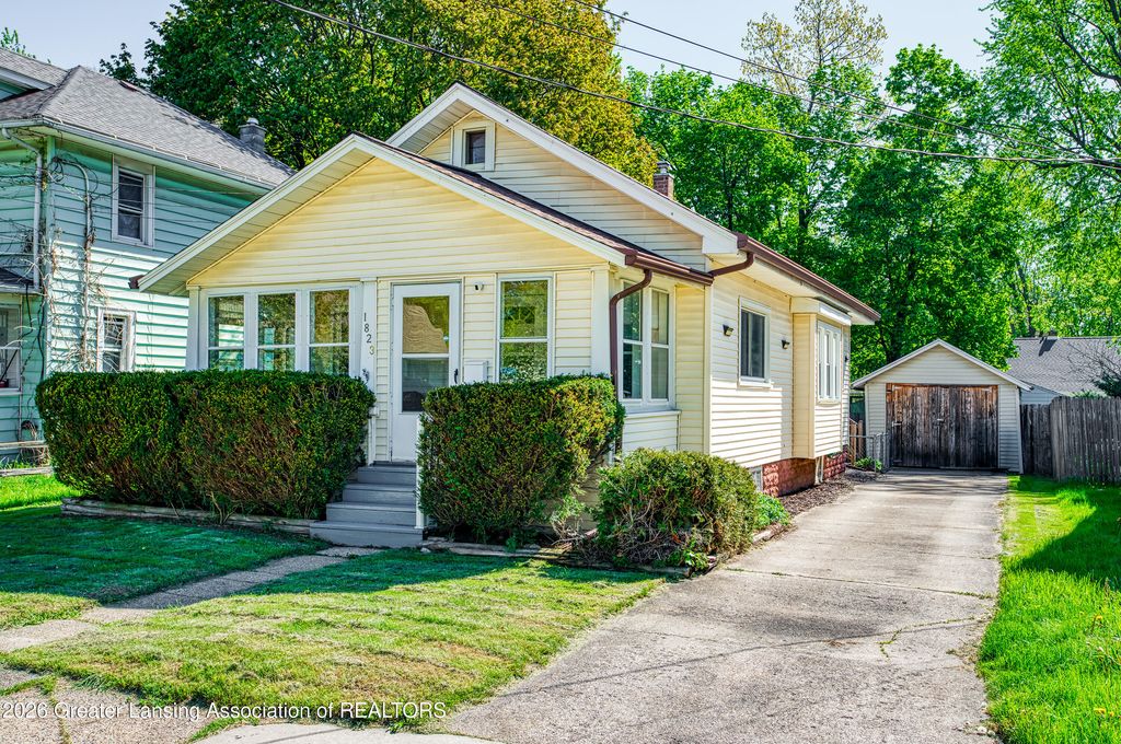 1823 Delevan Avenue, Lansing, MI 48910