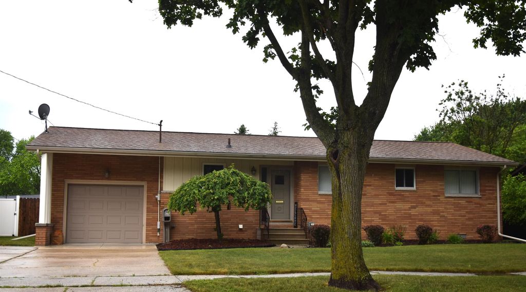 114 Burns Street, Essexville, MI 48732