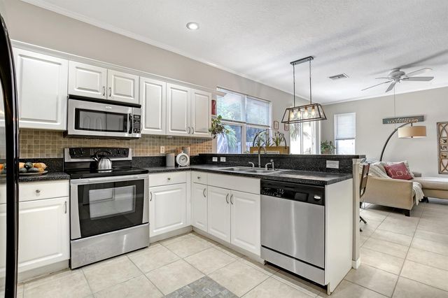 10751 Oak Bend Way, Wellington, FL 33414