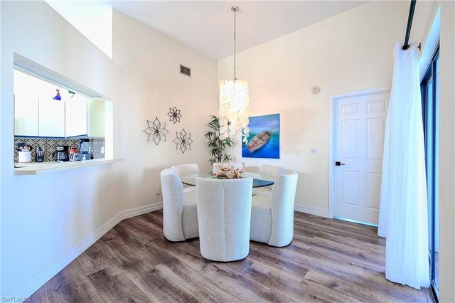 586 Beachwalk CIR O-305, Naples, FL 34108