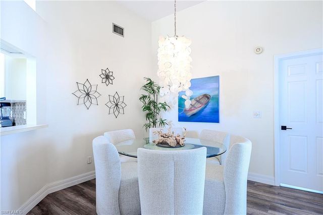 586 Beachwalk CIR O-305, Naples, FL 34108