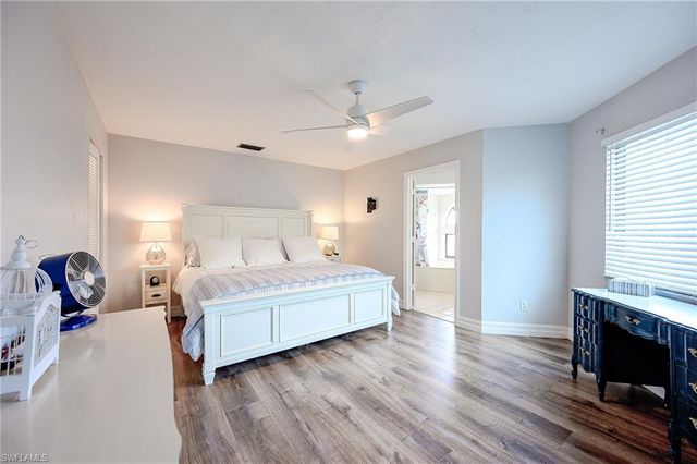 586 Beachwalk CIR O-305, Naples, FL 34108
