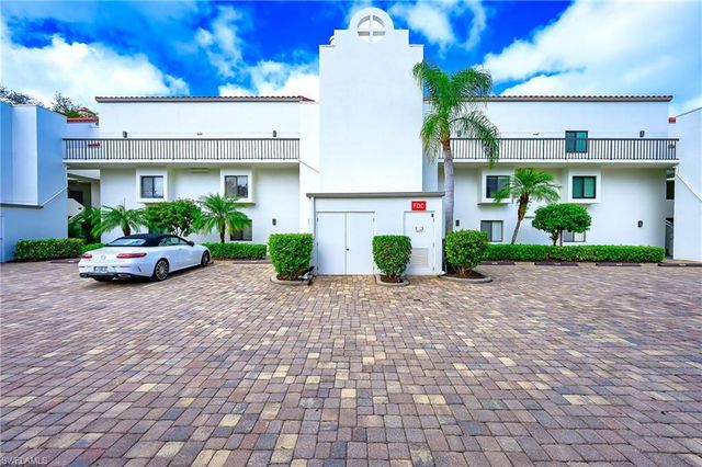 586 Beachwalk CIR O-305, Naples, FL 34108