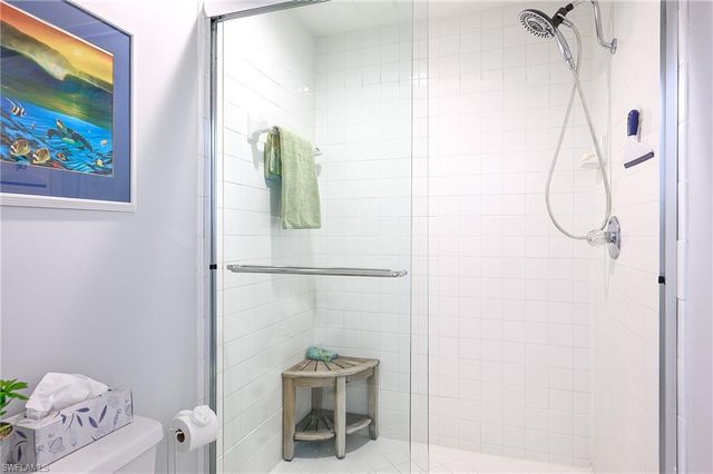 586 Beachwalk CIR O-305, Naples, FL 34108
