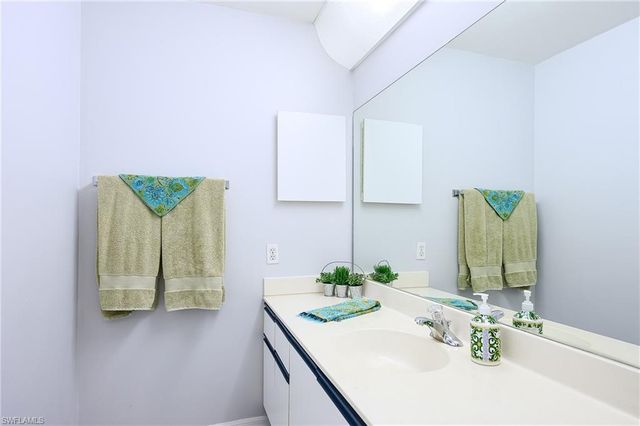 586 Beachwalk CIR O-305, Naples, FL 34108