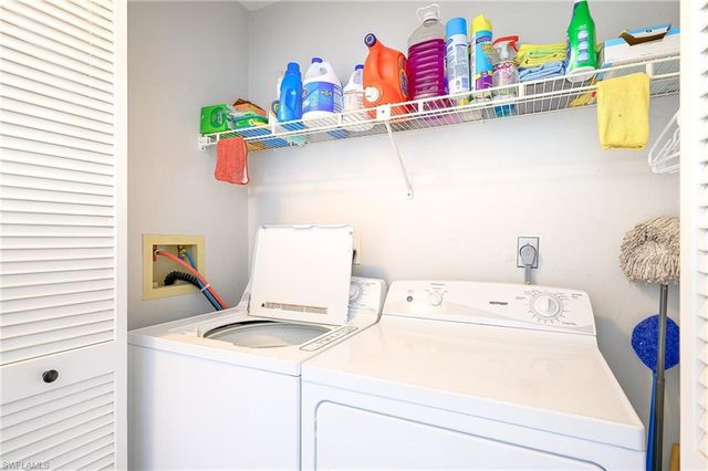 586 Beachwalk CIR O-305, Naples, FL 34108
